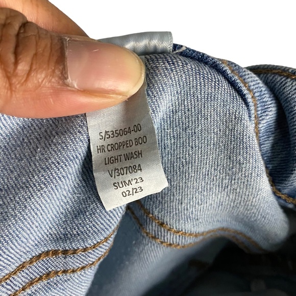 Banana Republic Women's High Rise Cropped Light Wash Boot Jean - Picture 9 of 11